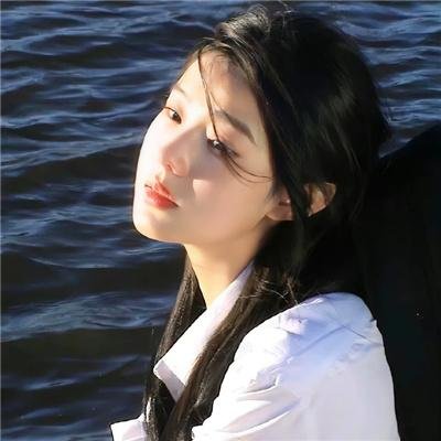 他从火光中走来